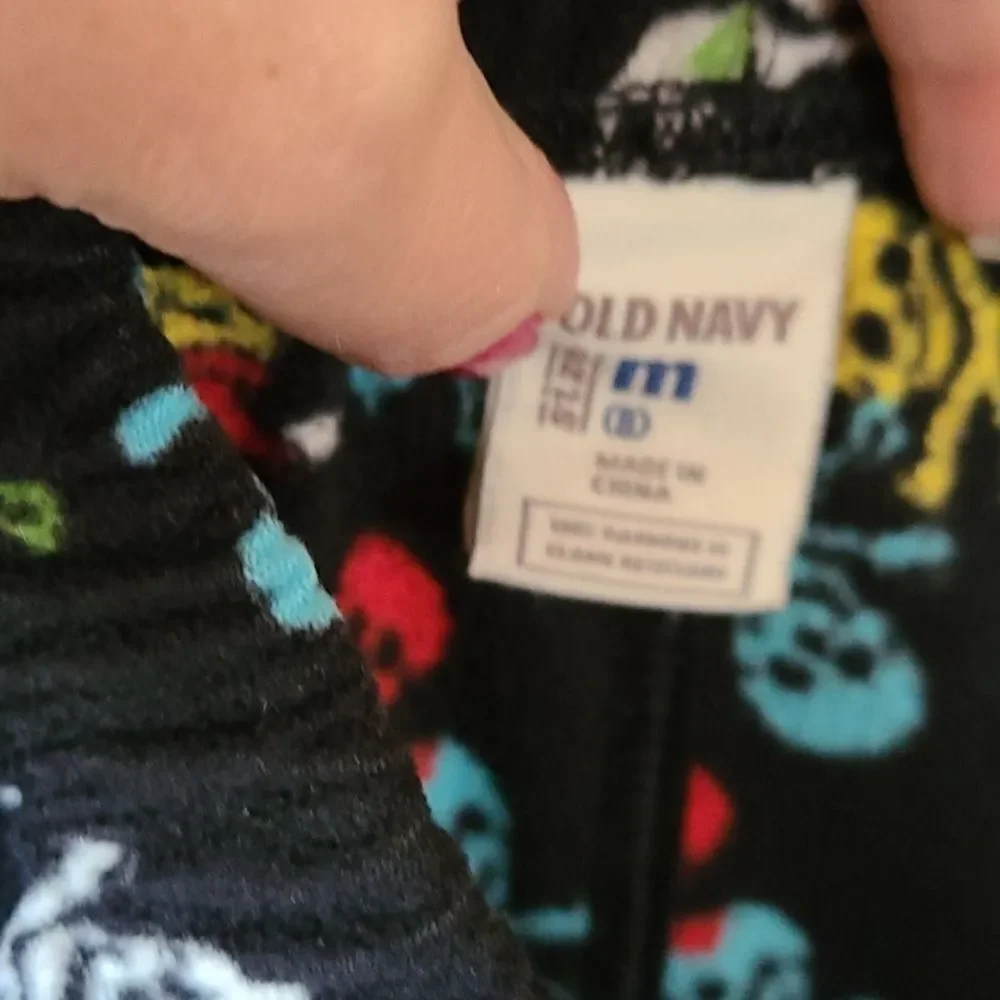 Old navy boys multi colored skull pajama pants size 8‎